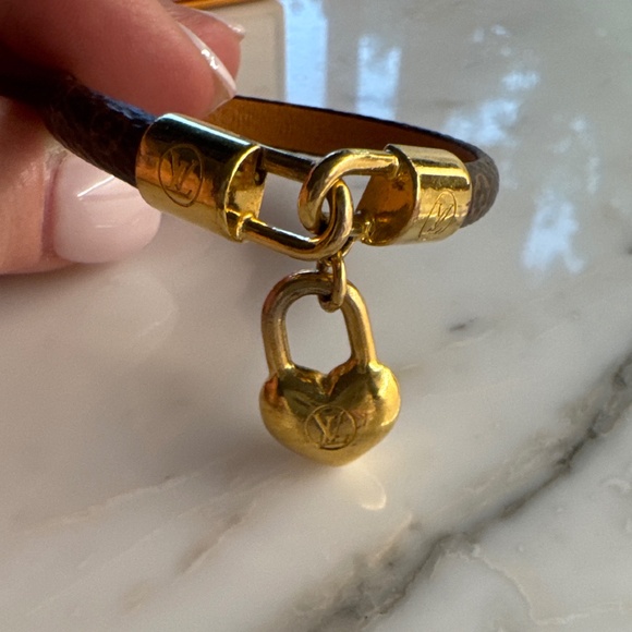 Louis Vuitton - Crazy in Lock Heart Bracelet - Picture 9 of 12